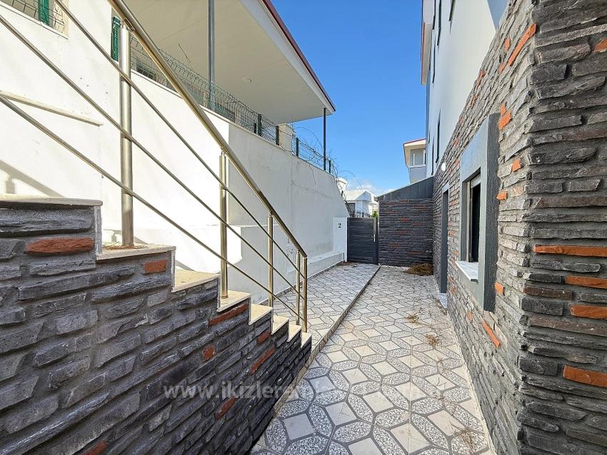 Seferıhısar Doğanbey'de Satılık Sıfır Genıs Müstakil 4+1 Villa