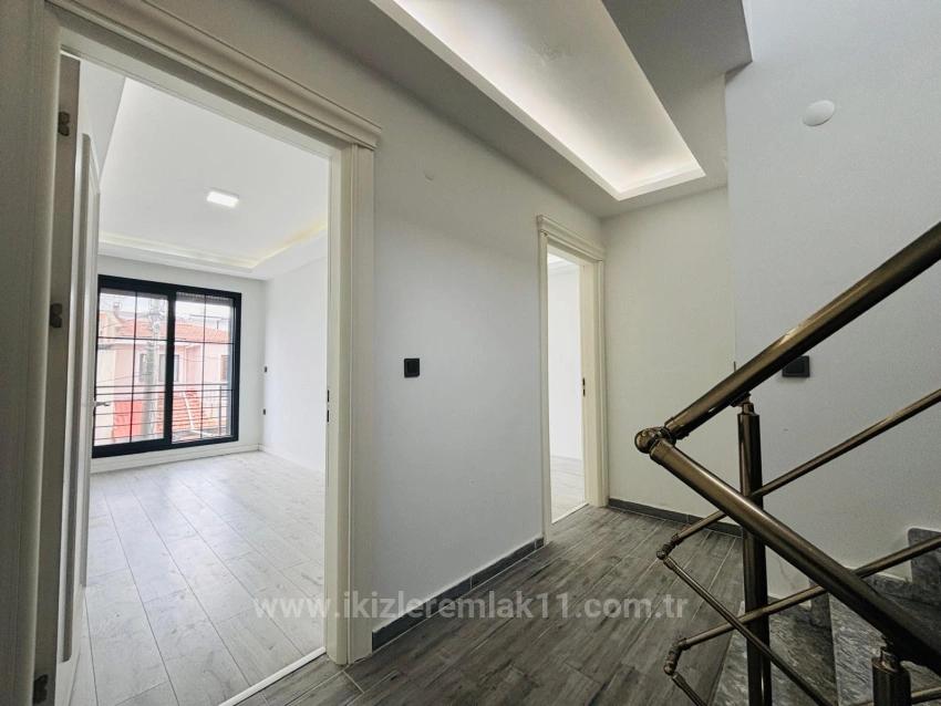 Seferihisar Doğanbey Merkezde Satılık 3 + 1 Dublex Villa