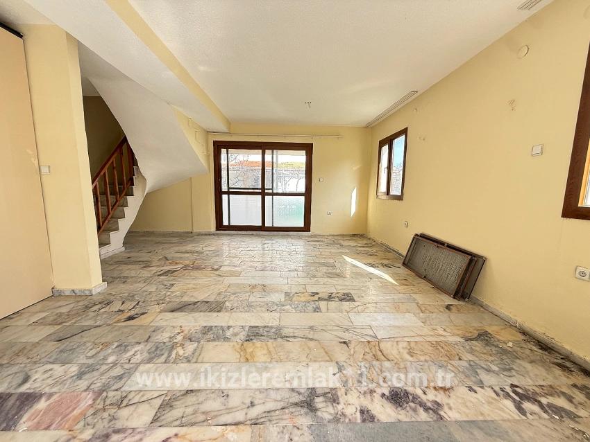 Seferihisar Doğanbey Cumhuriyet Mah. Satılık 3+1 Müstakil ev - 240 m²