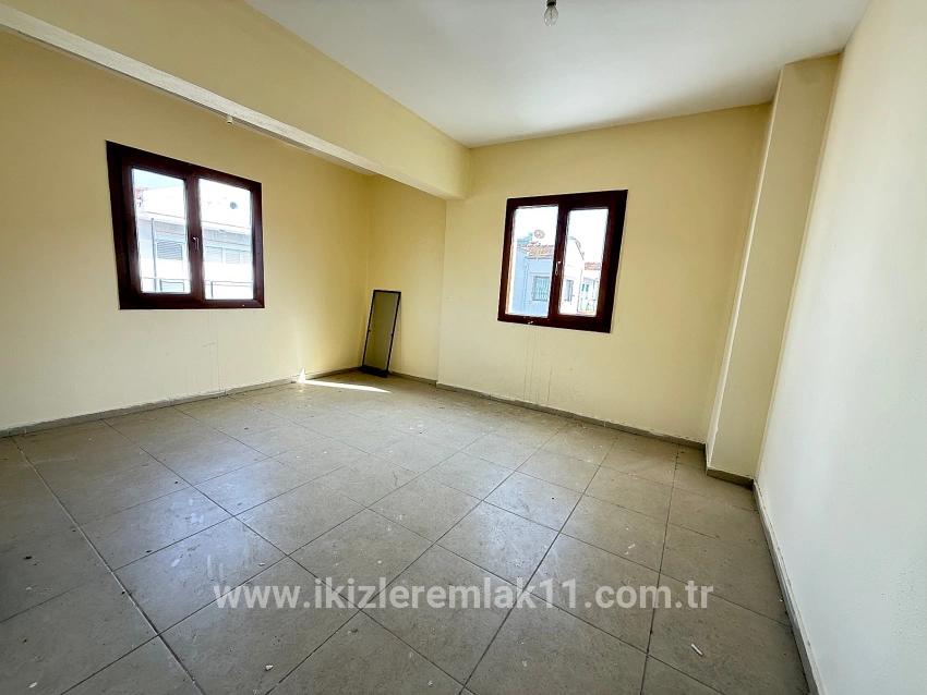 Seferihisar Doğanbey Cumhuriyet Mah. Satılık 3+1 Müstakil ev - 240 m²