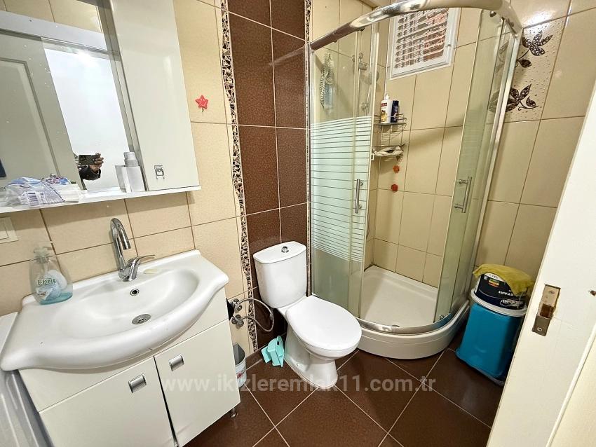 Seferihisar Ürkmez Merkez’de 2 + 1 Ara Kat Mutfak Ayrı 90 Metre² Daire