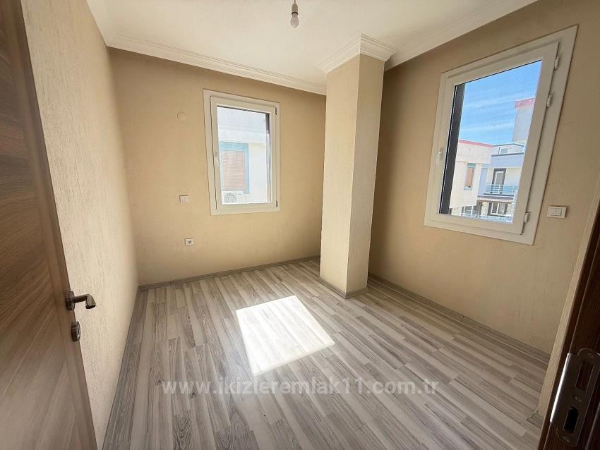 Seferihisar Doğanbey’de Satılık Tek Müstakil Geniş Bahçeli 3 + 1 Villa