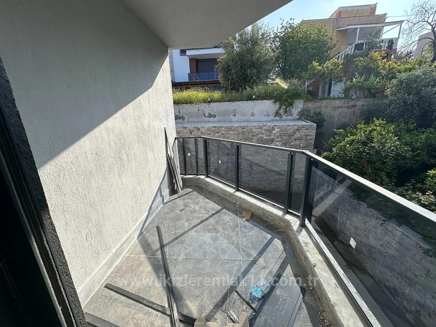 Seferihisar Ürkmez De Satılık 2+1 Geniş Bahçeli Sıfır Villa