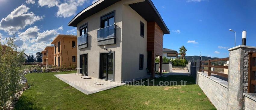 Seferihisar Doğanbey Cumhuriyet Mah. Satılık 3+1 Villa - 250 m²