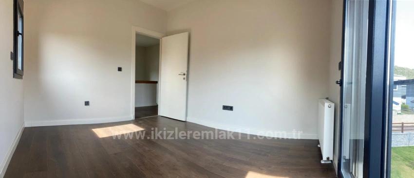 Seferihisar Doğanbey Cumhuriyet Mah. Satılık 3+1 Villa - 250 m²
