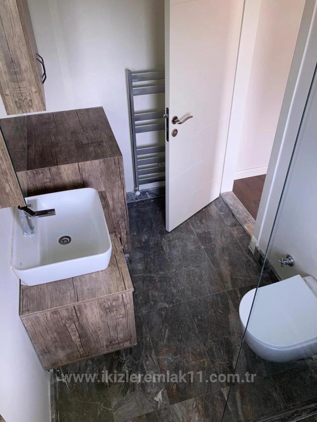 Seferihisar Doğanbey'de Satılık 3+1 Geniş Bahçeli Dubleks Villa