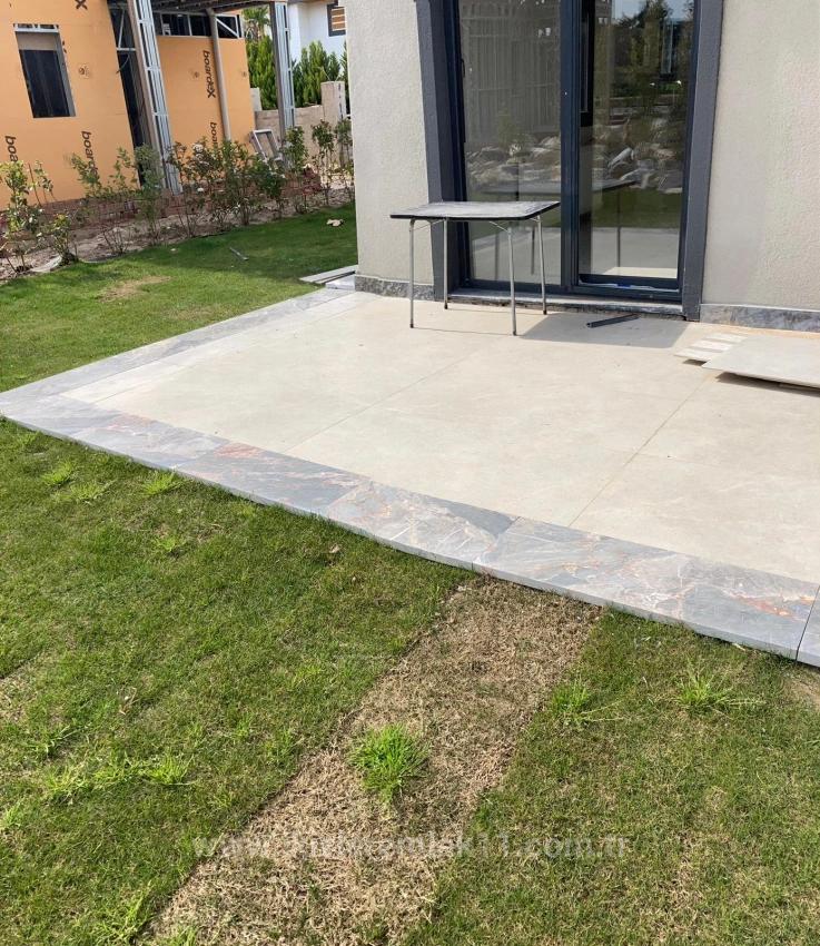 Seferihisar Doğanbey'de Satılık 3+1 Geniş Bahçeli Dubleks Villa