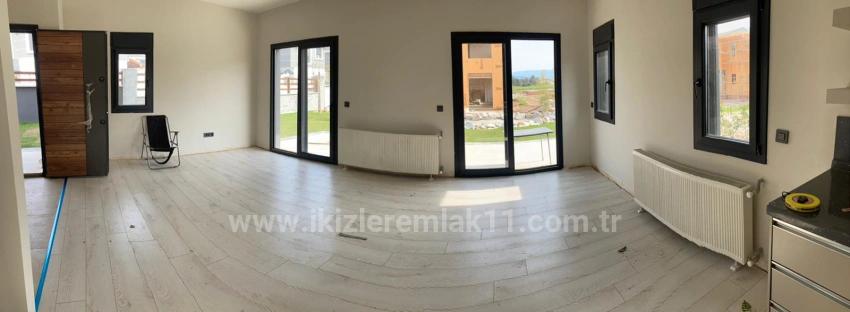 Seferihisar Doğanbey Cumhuriyet Mah. Satılık 3+1 Villa - 250 m²
