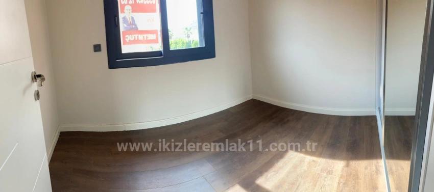Seferihisar Doğanbey Cumhuriyet Mah. Satılık 3+1 Villa - 250 m²