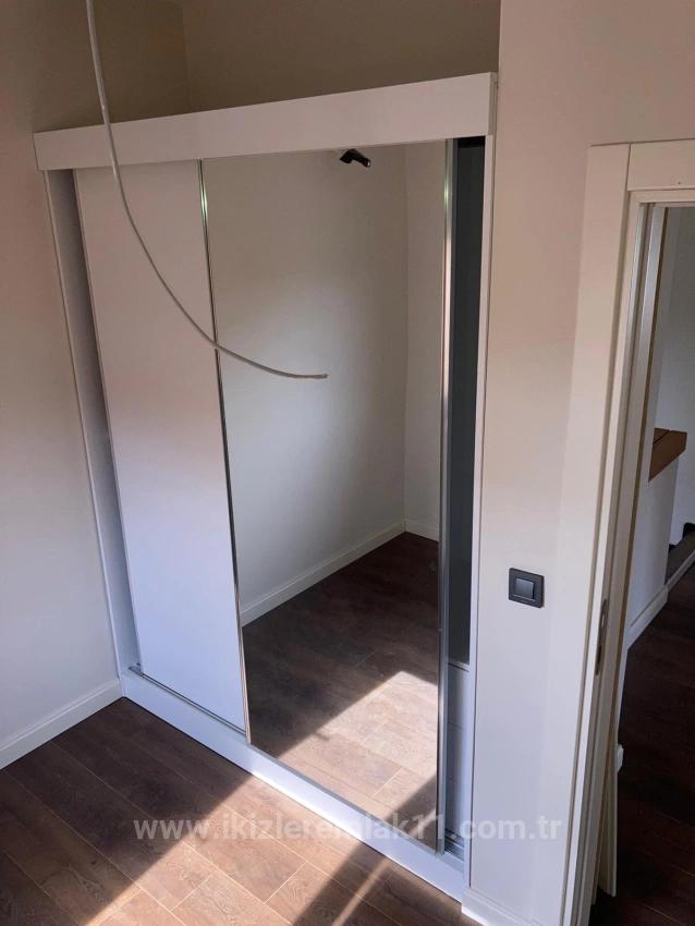 Seferihisar Doğanbey'de Satılık 3+1 Geniş Bahçeli Dubleks Villa