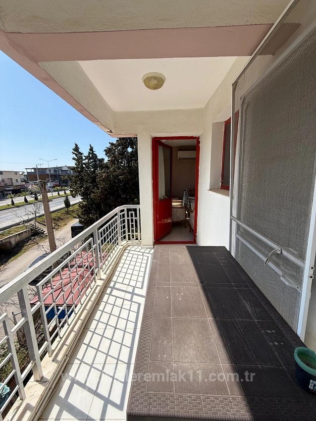 Seferihisar Ürkmez'de Satılık 2 + 1 Ara Kat Daire