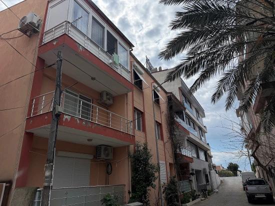 Seferihisar Ürkmez Merkez'de Satılık 2+1 Daire 80m2 Denize 200m