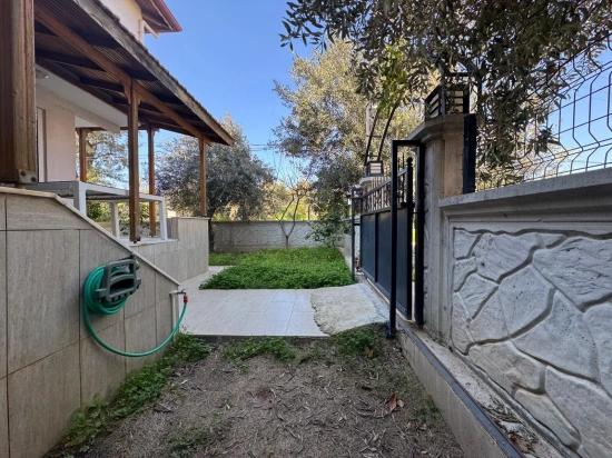 Seferihisar’cumhuriyet Mahallesi, Meltem Tur Sitesi Deniz Tarafında Satılık 4+1 Villa