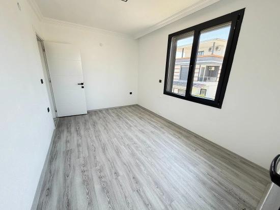 Seferihisar Doğanbey'de Denıze Yakın Satılık Genıs Bahcelı Sıfır 3+1 Villa