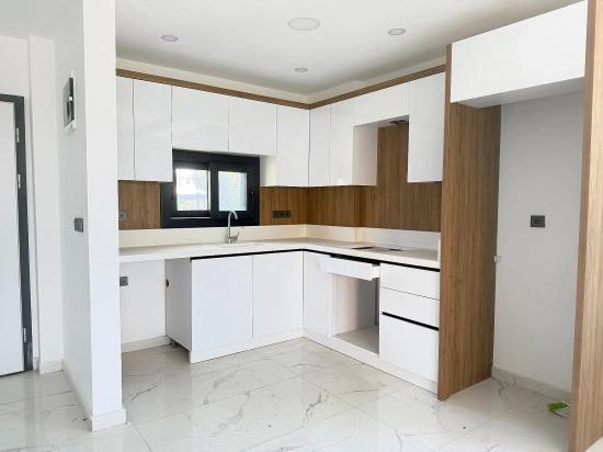 Seferihisar Doğanbey'de Denıze Yakın Satılık Genıs Bahcelı Sıfır 3+1 Villa
