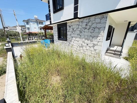 Seferihisar Doğanbey'de Denıze Yakın Satılık Genıs Bahcelı Sıfır 3+1 Villa