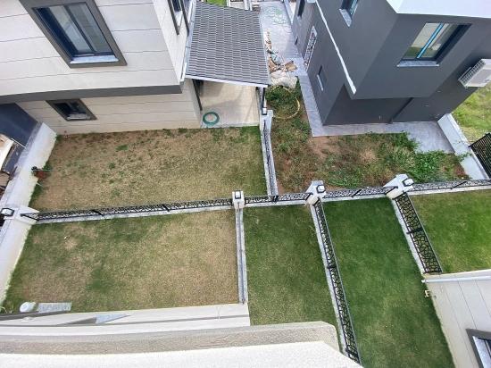 Ürkmez Doğanbey'de Denize Yakın Satılık Bahceli 2+1 Villa