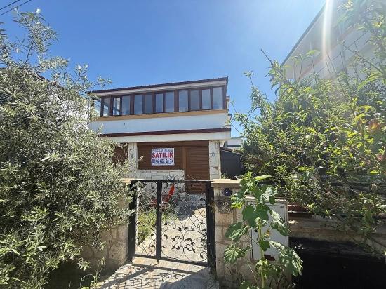 Seferihisar Doğanbey'de Satılık 2+1 Bahçeli Full Eşyalı Villa