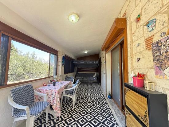 Seferihisar Doğanbey'de Satılık 2+1 Bahçeli Full Eşyalı Villa