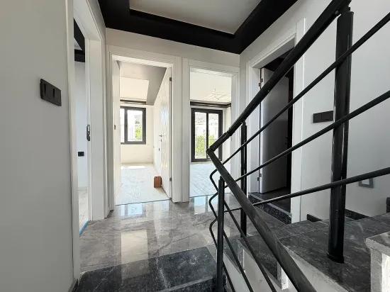Doğanbeyde Denize Yakın 370 M2 Bahce Tek Müstakil 3+1 Villa