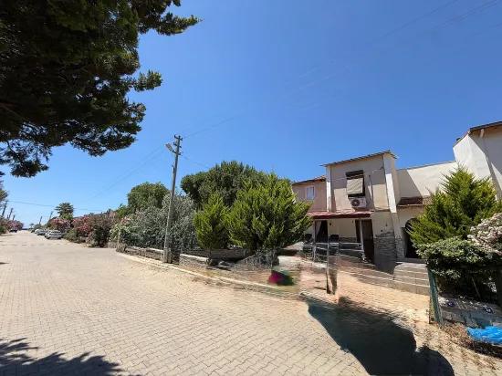 Seferihisar Doğanbey'de Satılık 3+1 Denize 50m Bahçeli Villa
