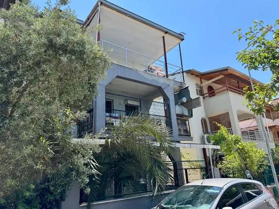 Doğanbey'de Satılık Ara Kat 2+1 Deniz Tarafında 70 Metre² Daire