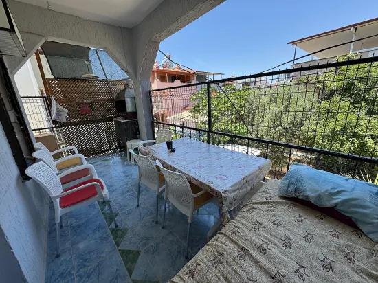 Doğanbey'de Satılık Ara Kat 2+1 Deniz Tarafında 70 Metre² Daire