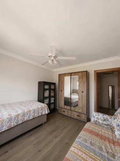 Gümüldür'de Denize 100m Full Eşyalı Geniş Bahçeli Villa