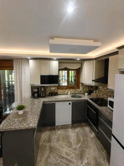 Gümüldür'de Denize 100m Full Eşyalı Geniş Bahçeli Villa
