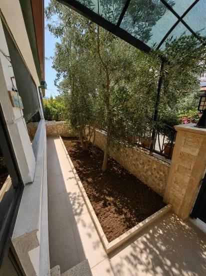 Gümüldür'de Denize 100m Full Eşyalı Geniş Bahçeli Villa