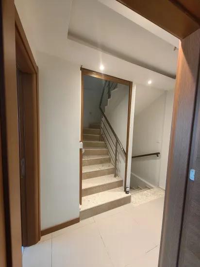 Gümüldür'de Denize 100m Full Eşyalı Geniş Bahçeli Villa