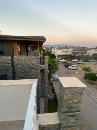 Seferihisar Doğanbey deniz tarafında site İçerisinde havuzlu tek müstakil villa