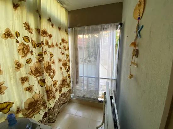 Ürkmez Merkez'de giriş katı 2+1 full eşyalı daire
