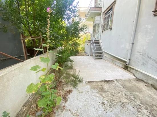 Ürkmez Merkez'de giriş katı 2+1 full eşyalı daire