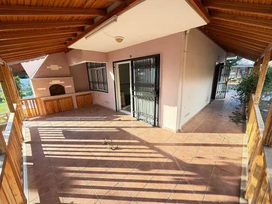 Gümüldür'de Deniz Tarafında Satılık Müstakil Bahçeli 3+1 Villa