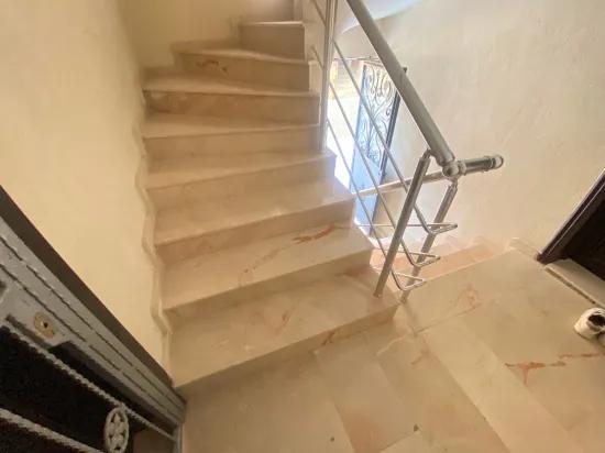 Ürkmez merkezde giriş katı 2 + 1 full eşyalı daire