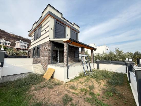 Seferihisar Doğanbey Merkezde Satılık 3+1 Müstakil Bahçeli Villa