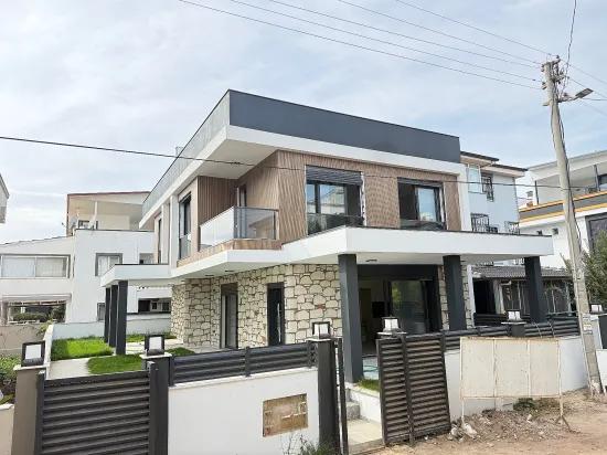 🏡 Seferihisar Doğanbey Merkez’de Satılık 3+1 Ultra Lüks Dubleks Villa