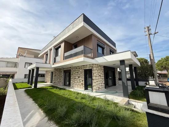 🏡 Seferihisar Doğanbey Merkez’de Satılık 3+1 Ultra Lüks Dubleks Villa