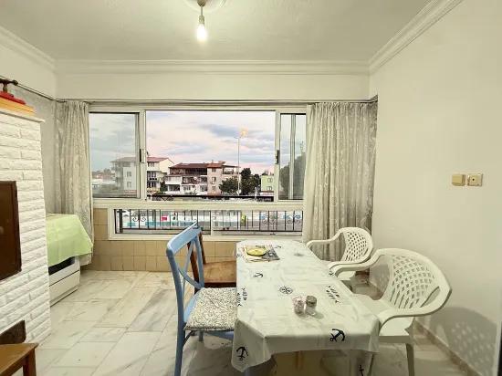 Seferihisar Ürkmez merkezde satılık 2+1 denize 200 metre daire