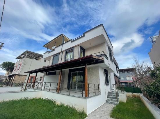 Seferihisar Doğanbey'de Satılık Ferah Konum Denize Çok Yakın 3+1 Lüks Villa