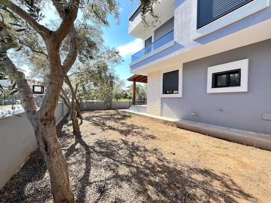 Seferihisar Doğanbey’de Satılık Sıfır Müstakil Geniş Bahçeli 3+1 Villa