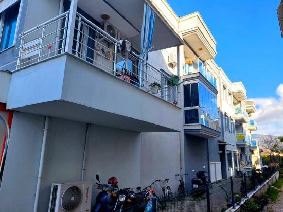 Seferihisar Ürkmez Merkez’de Satılık2+1 Ara Kat Daire