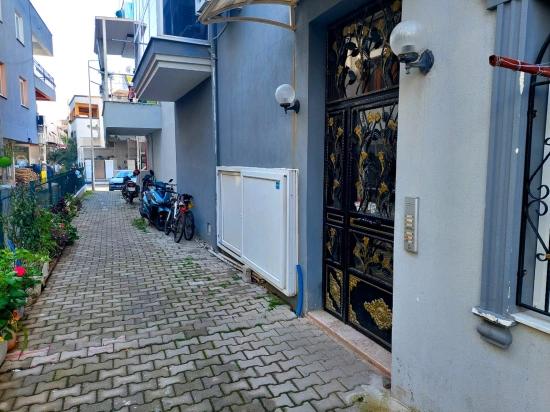 Seferihisar Ürkmez Merkez’de Satılık2+1 Ara Kat Daire