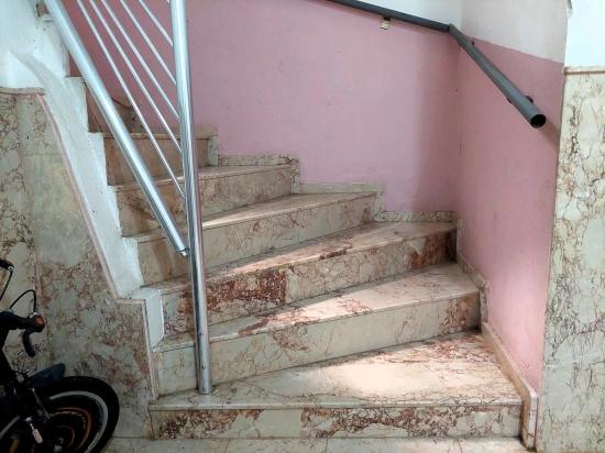Seferihisar Ürkmez Merkez’de Satılık2+1 Ara Kat Daire