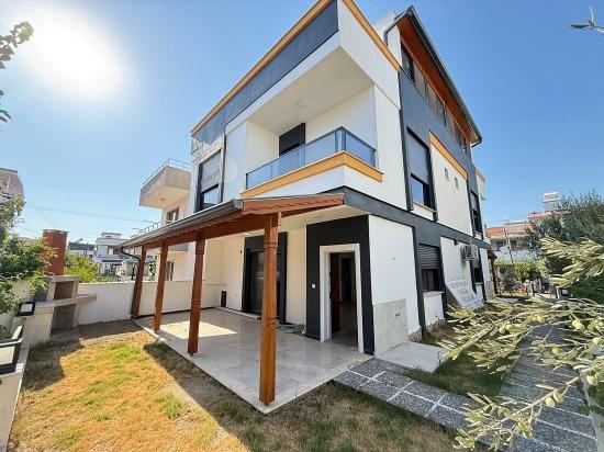 Seferihisar Doğanbey'de Denize Yakın Satılık Sıfır Bahçeli 3+1 Villa