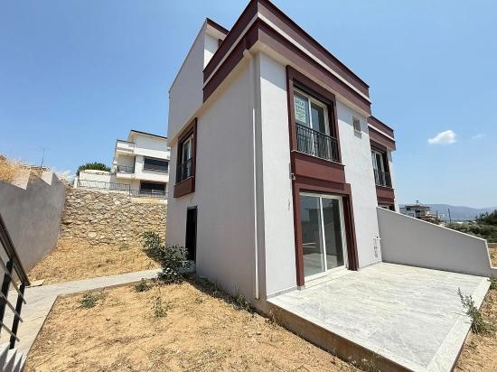 Seferihisar Doğanbey'de Satılık Deniz Manzarali Müstakil Bahçeli 3+1 Villa