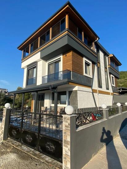 Seferihisar Doğanbey'de Satılık 3+1 Müstakil Deniz Manzaralı Havuzlu Villa