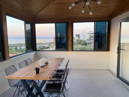 Seferihisar Doğanbey'de Satılık 3+1 Müstakil Deniz Manzaralı Havuzlu Villa