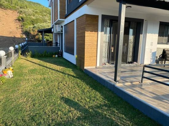Seferihisar Doğanbey'de Satılık 3+1 Müstakil Deniz Manzaralı Havuzlu Villa